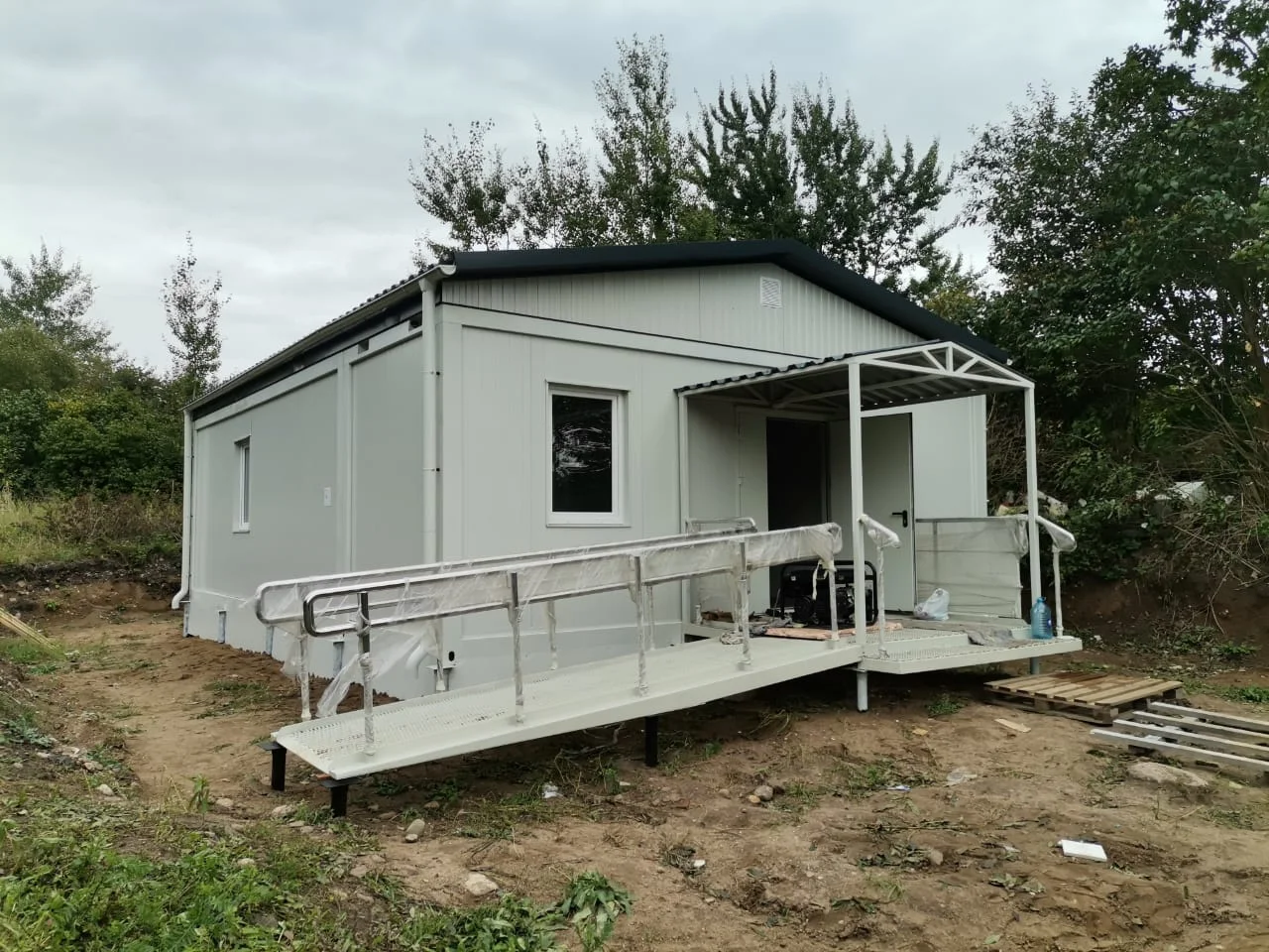 Близятся к завершению работы в новом фельдшерско-акушерском пункте в поселке Прибрежное под Гурьевском