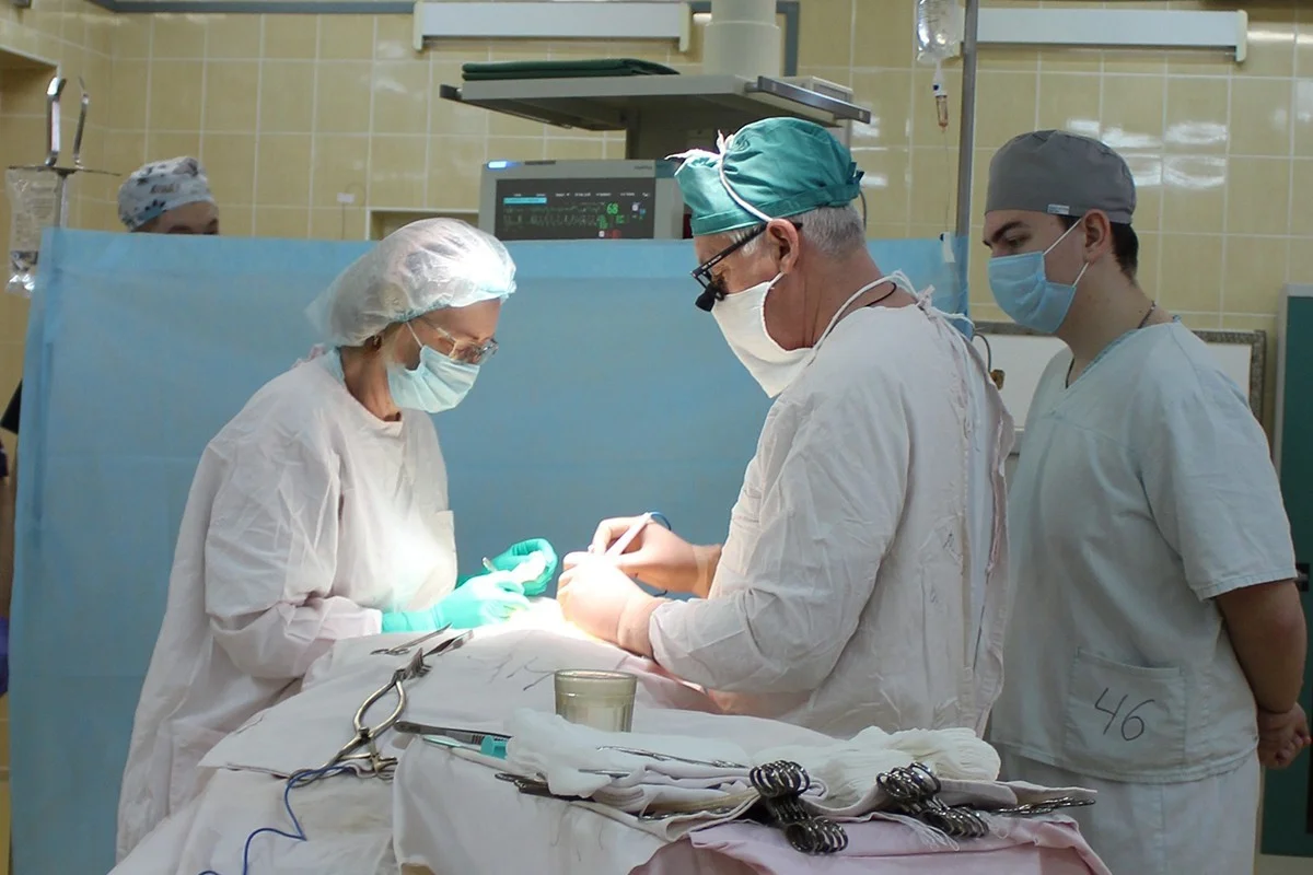 За два года специалисты областной больницы провели пациентам с инсультами более ста операций по современным технологиям