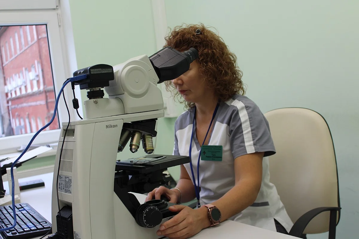 Областная больница получила два новых микроскопа