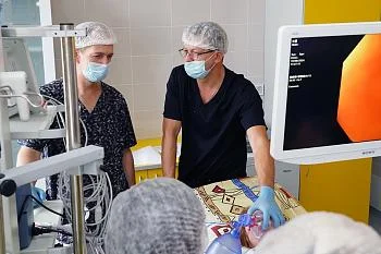 В онкоцентре провели первые операции и лучевую терапию на современном высокоточном оборудовании