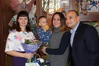 Специалисты перинатального центра организовали праздник для бывших маленьких пациентов и их родителей Специалисты перинатального центра организовали праздник для бывших маленьких пациентов и их родителей