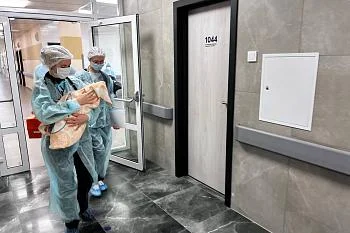 В Калининграде прошла уникальная операция при участии хирургов онкологического и перинатального центров