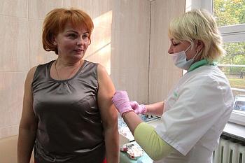 В правительстве области началась вакцинация сотрудников против гриппа